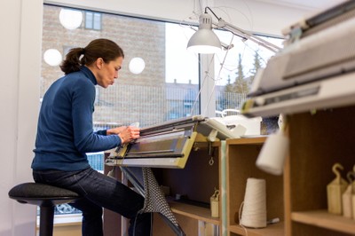 Knitting machine