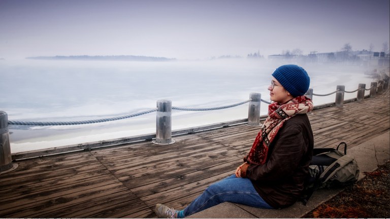 Luleå woman by the water