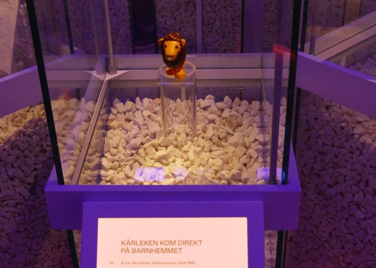 Plastic lion