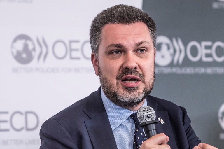 Luca Visentini: The OECD must follow up its new narrative of inclusive growth Luca Visentini: The OECD must follow up its new narrative of inclusive growth