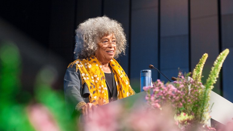 Angela Davis in Reykjavik: We must see the structural powers that support the violence Angela Davis in Reykjavik: We must see the structural powers that support the violence