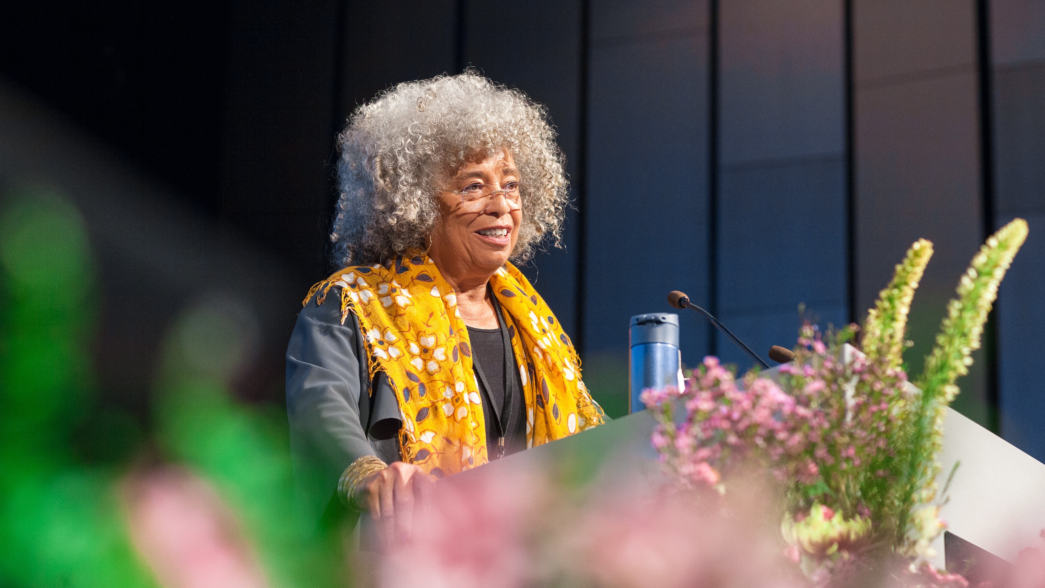 Angela Davis in Reykjavik: We must see the structural powers that support the violence