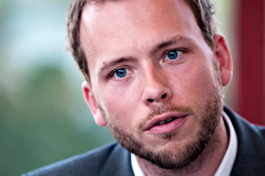 Red cabinet member – impatient in the long run