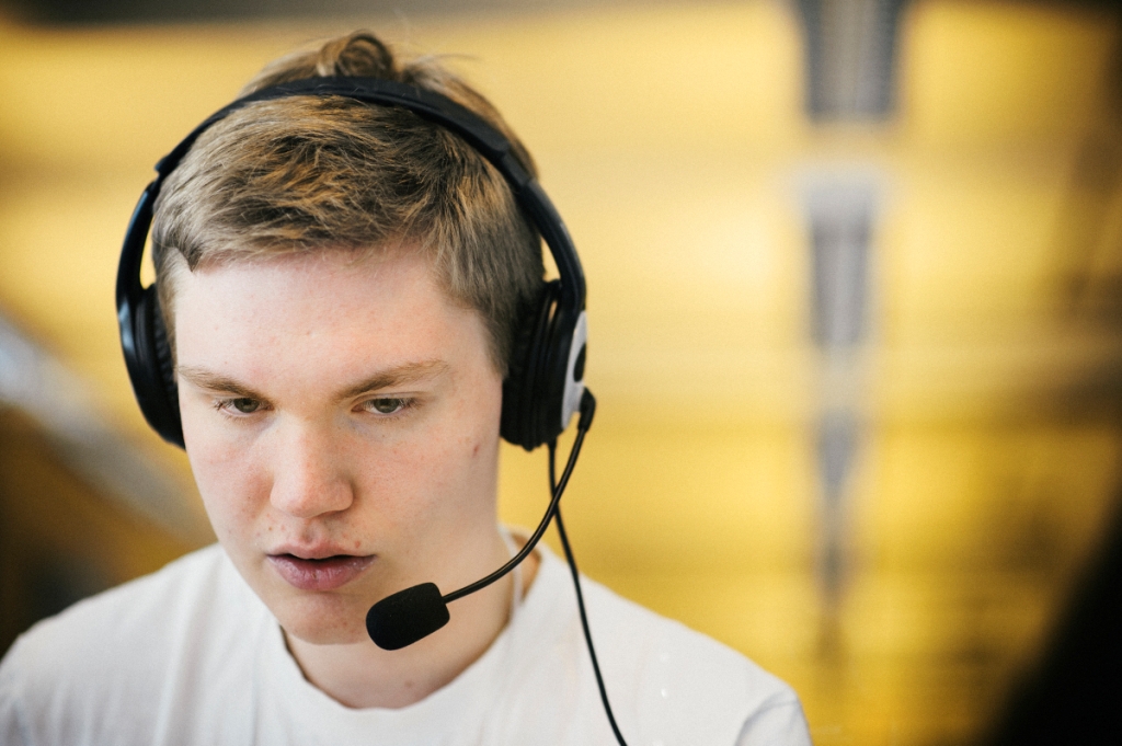 Call centres: young people’s entry into working life