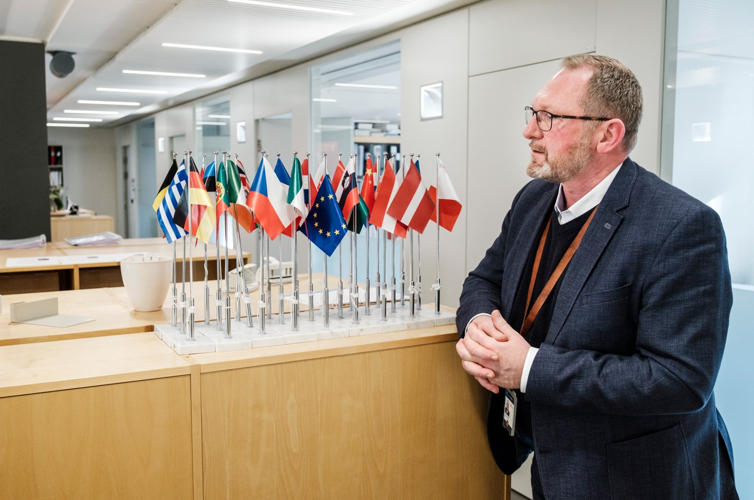 Finn Ola Jølstad flaggor Foto: Marcus Gustafsson